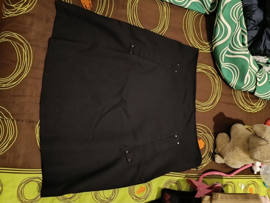 Saia pouco usada 
Tamanho L 
Preço 6€