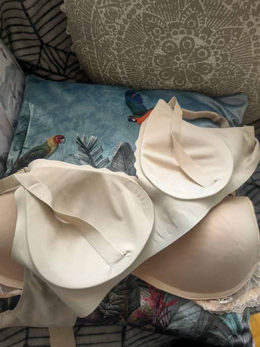 2 staniki do karmienia piersią Sinsay 85D i drugi XL