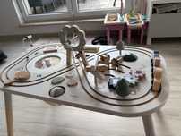 Stolik edukacyjny drewniany