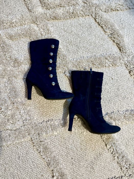 Przepiękne, granatowe półkozaczki