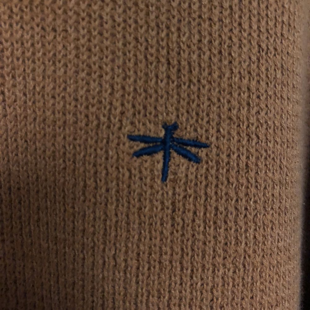 Musztardowy bawełniany męski sweter z granatowym haftem Easy [M]