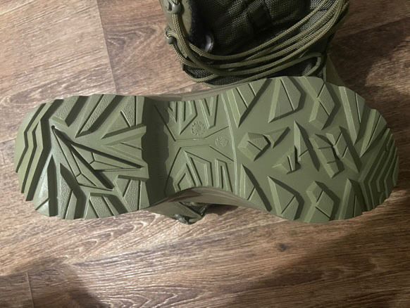 Продам берцы новые