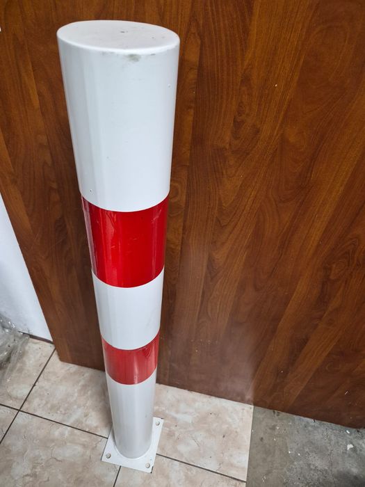 Słupek ostrzegawczy drogowy