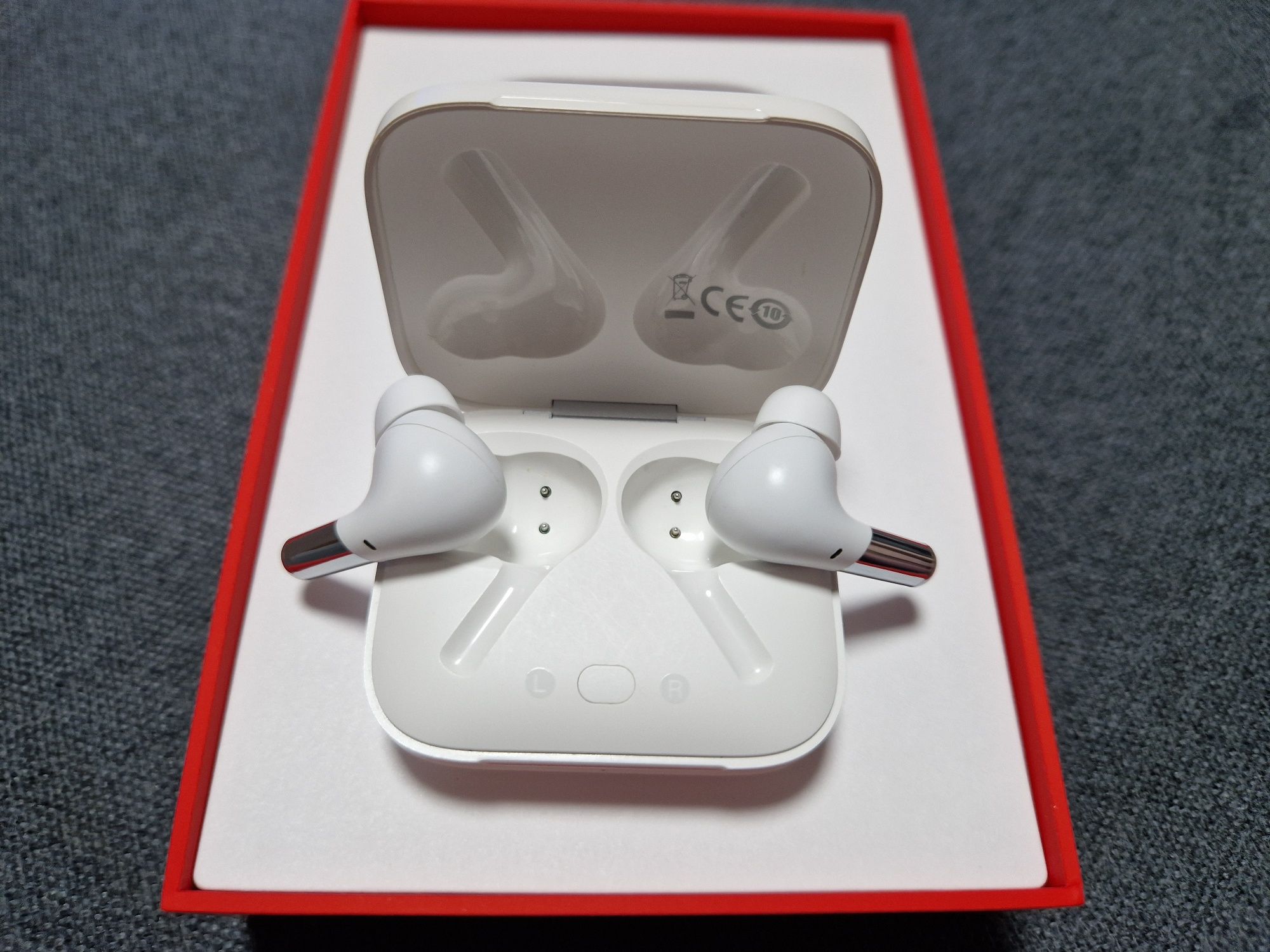 OnePlus Buds Pro - Glossy white