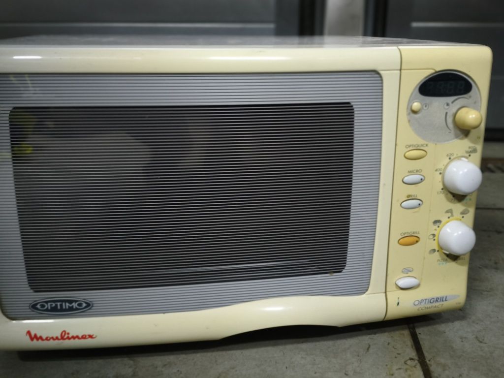 Mikrofala optigrill optimo y50