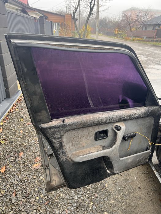 Автомобіль BMW e30 1989 року 2,4D