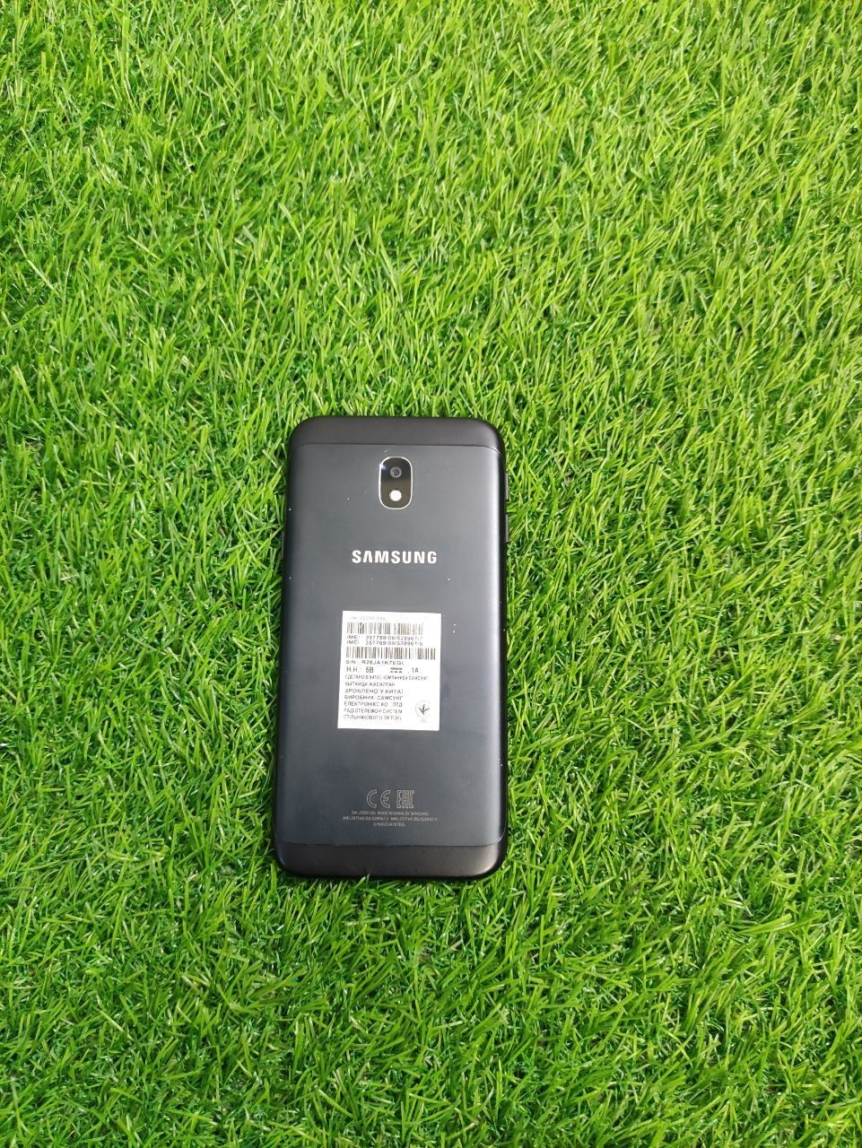 Телефон Samsung Galaxy J330F J3 2017