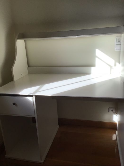 Secretaria e cadeira ikea