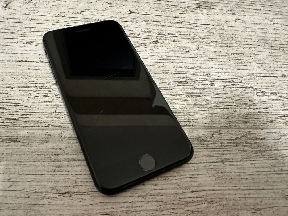 Iphone SE 2020 Неверлок Bat 85%