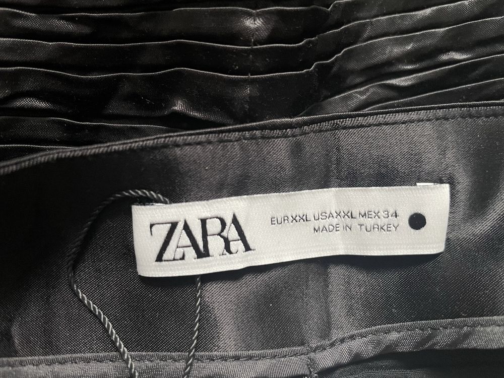 ZARA czarna mini spódniczka z tkaniny satynowej roz.XXL *nowa z metką*