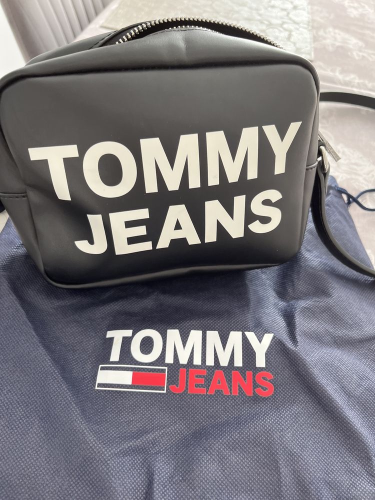 Mała listonoszka Tommy Jeans
