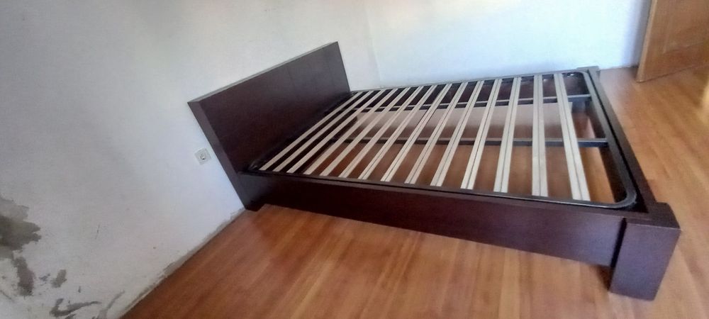 Cama de casal e estrado