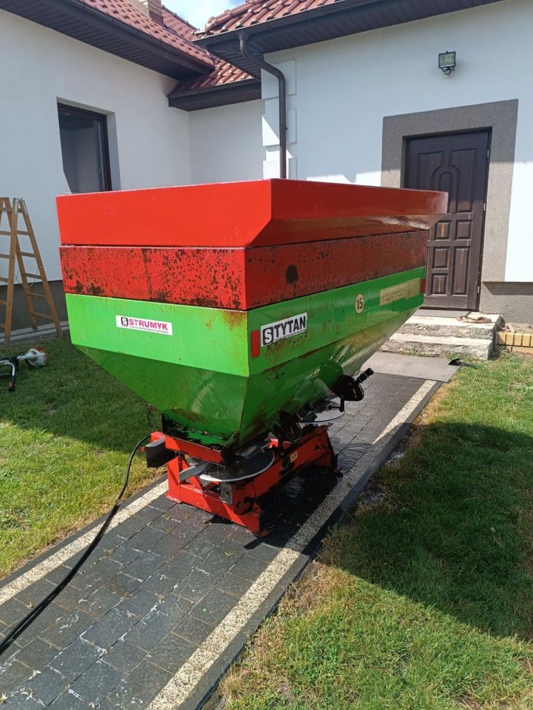 Rozsiewacz do nawozu strumyk 1600 L nie amazne