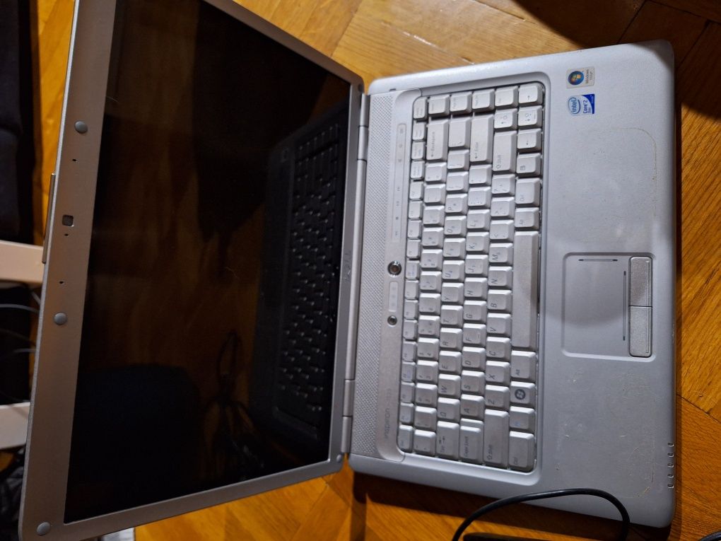 Laptop Dell Inspiron 1525 + Stacja dokująca - Dell PR03X + Zasilacz