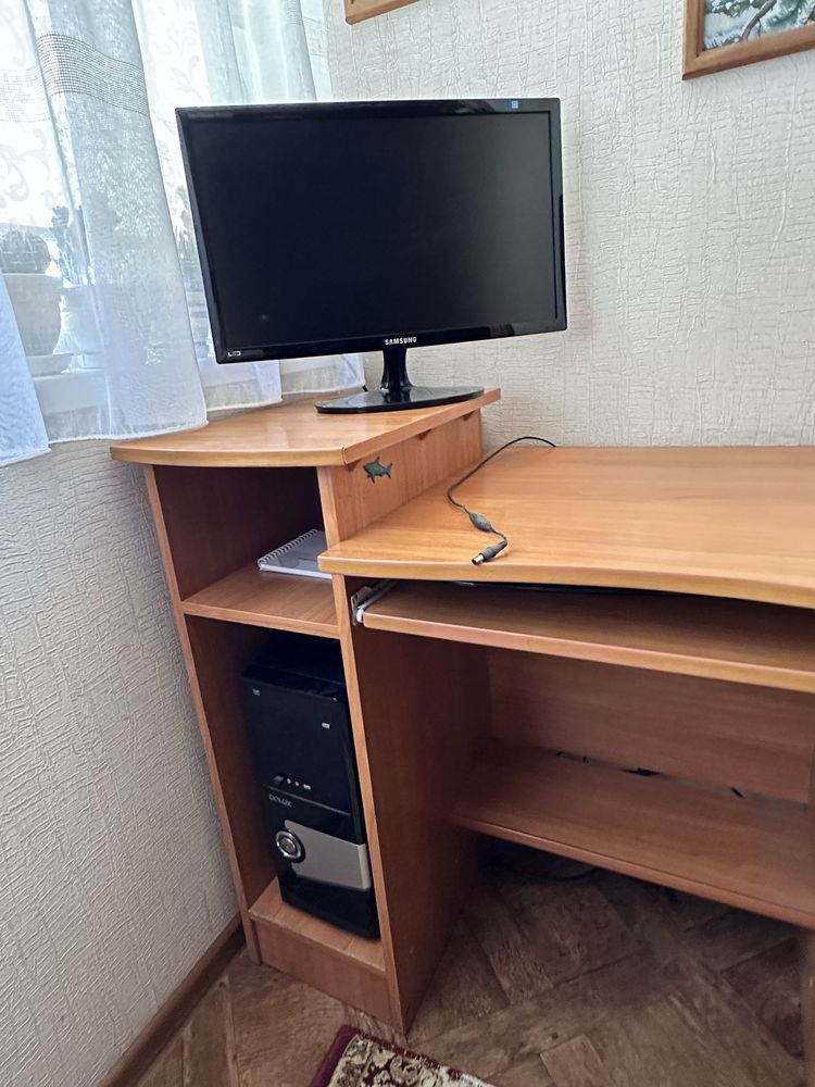 Стіл компьютерний, письмовий