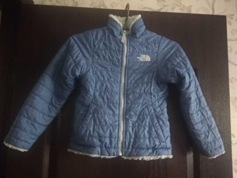 Двостороння зимова куртка 4-5 років .