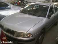 Traseira / Frente /Interior Mitsubishi Carisma 2003