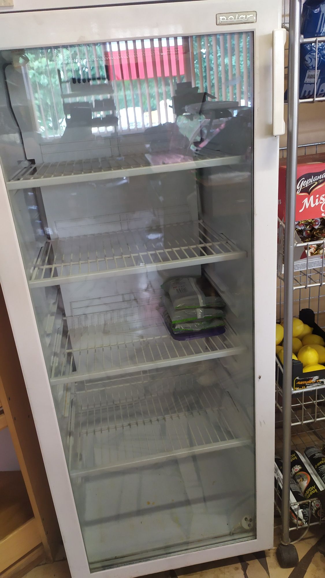 Do sprzedania witryna szklana z podestem .