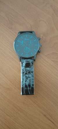 Nowy zegarek czarny z metalową bransoletą