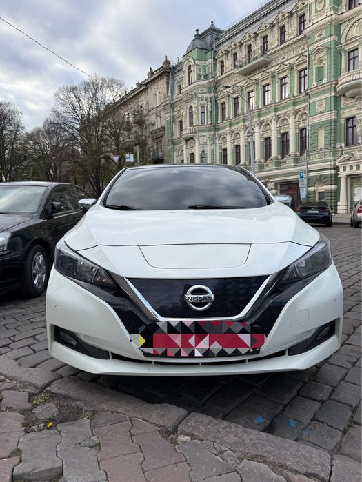 Сдаю в аренду автомобиль Nissan Leaf