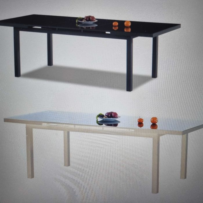 Elegancki stół do jadalni Idealny na rodzinne