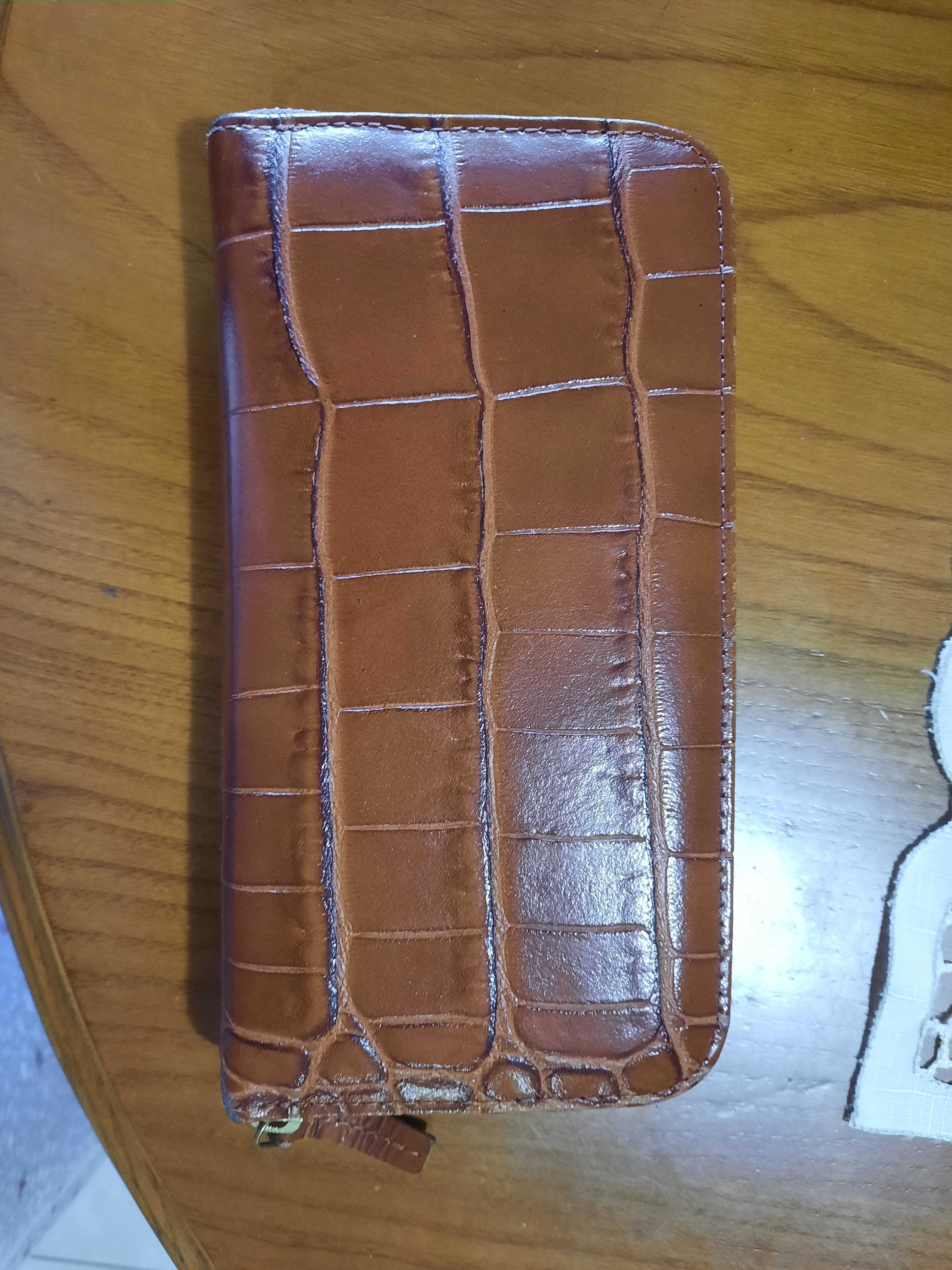 Carteira ruffel como nova , pouco uso
