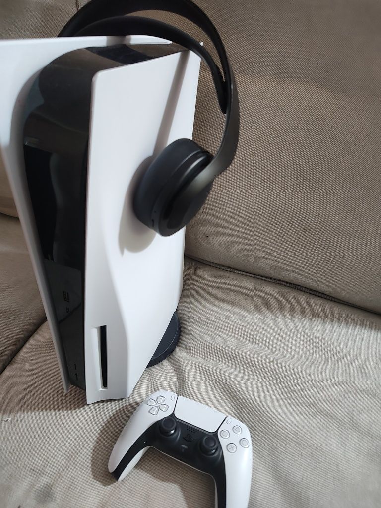 PlayStation 5 z napędem plus Sony pulse3d i gra