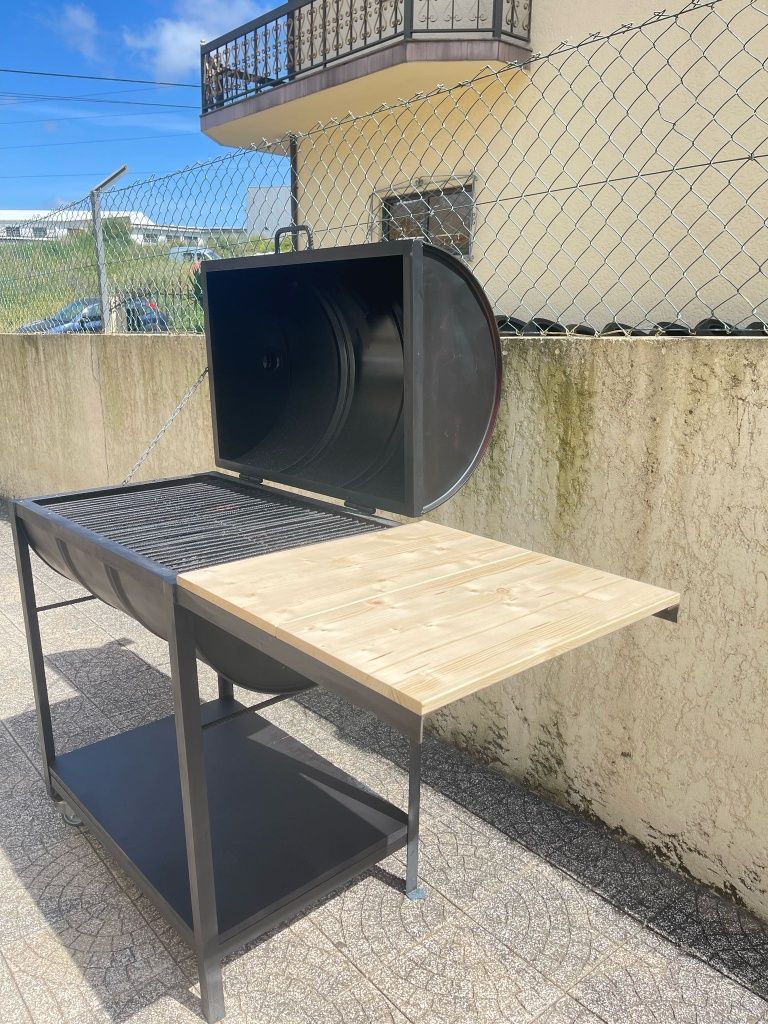 Grelhador & Defumador Artesanal – Edição Bidão com Mesa de Apoio