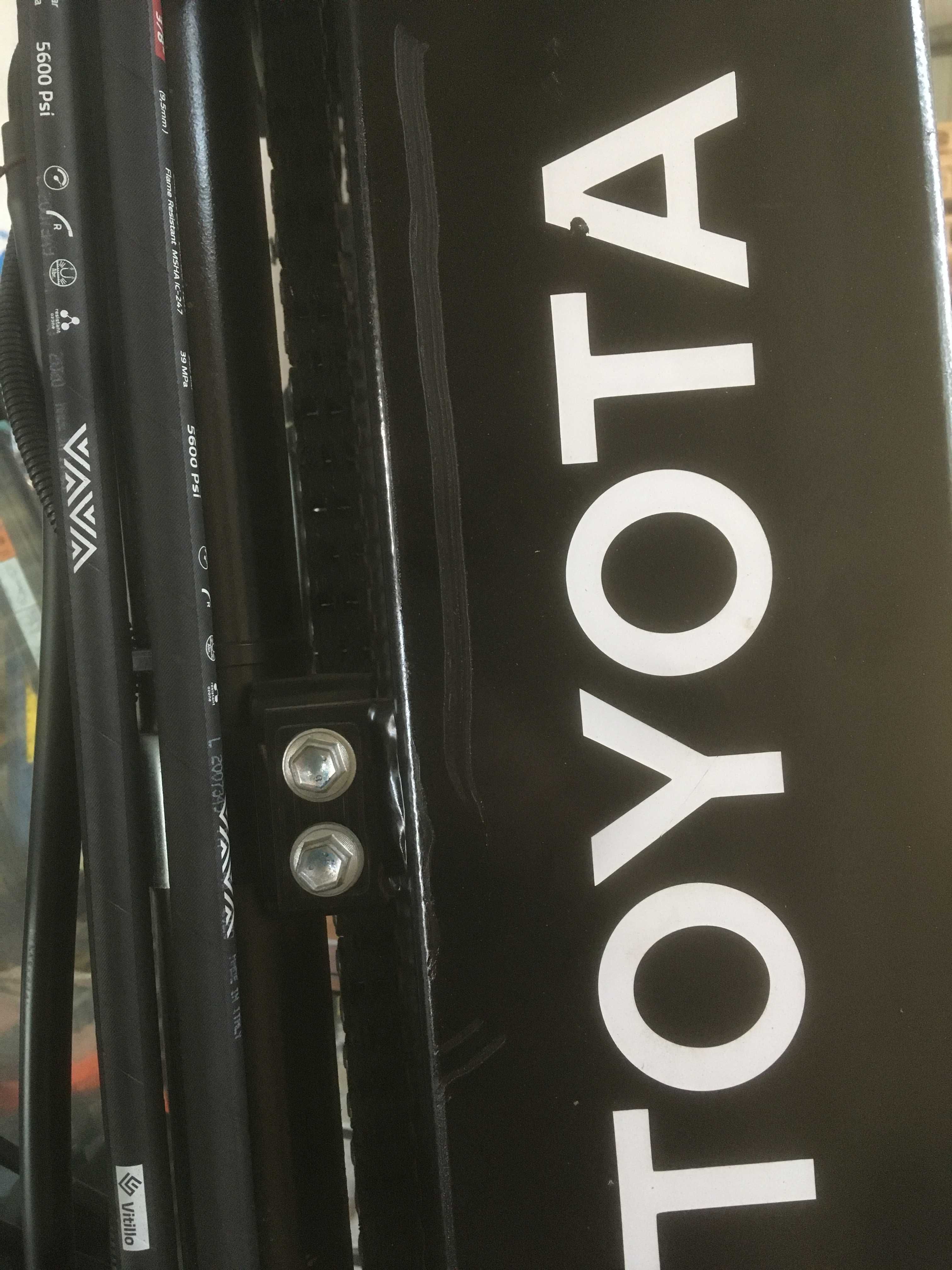 EMPILHADOR TOYOTA 2.5