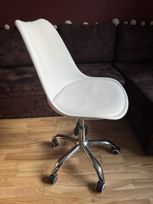 Krzesło fotel obrotowy na kółkach biały