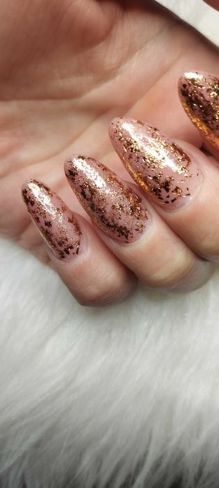 Paznokcie dłonie i stopy