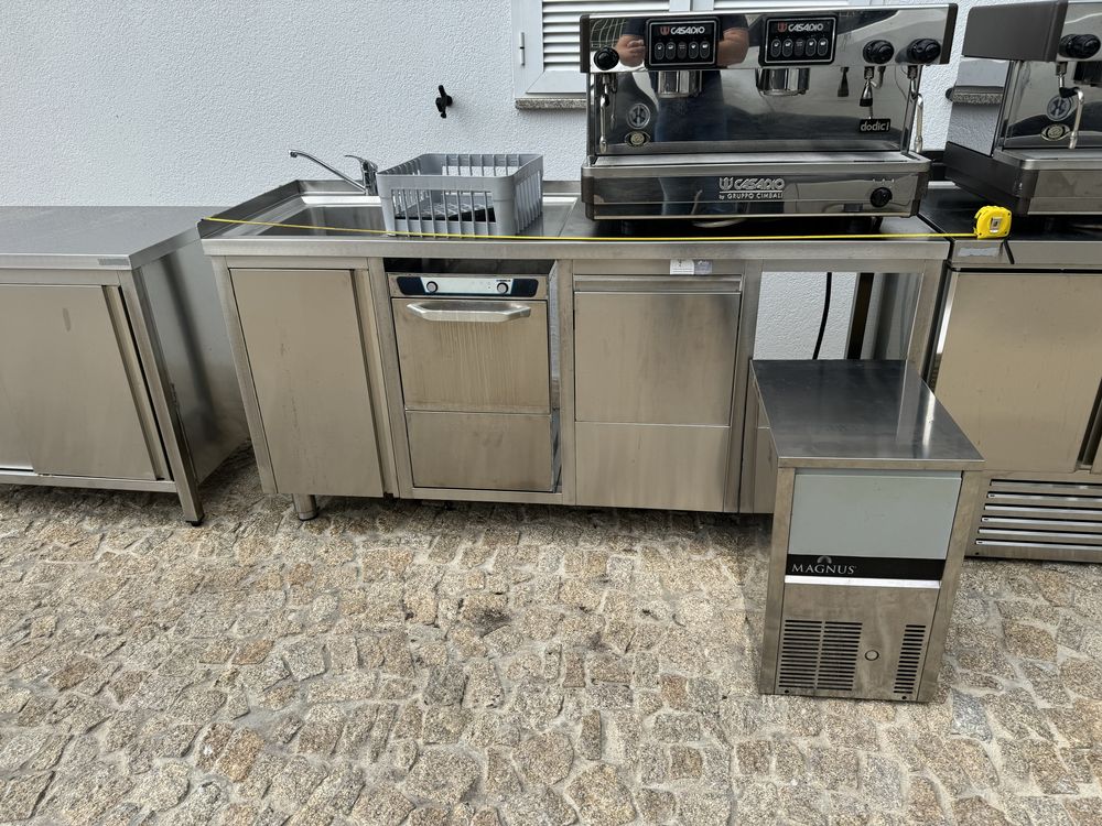 Bancada em inox para maquina de cafe , M.gelo M.chavenas