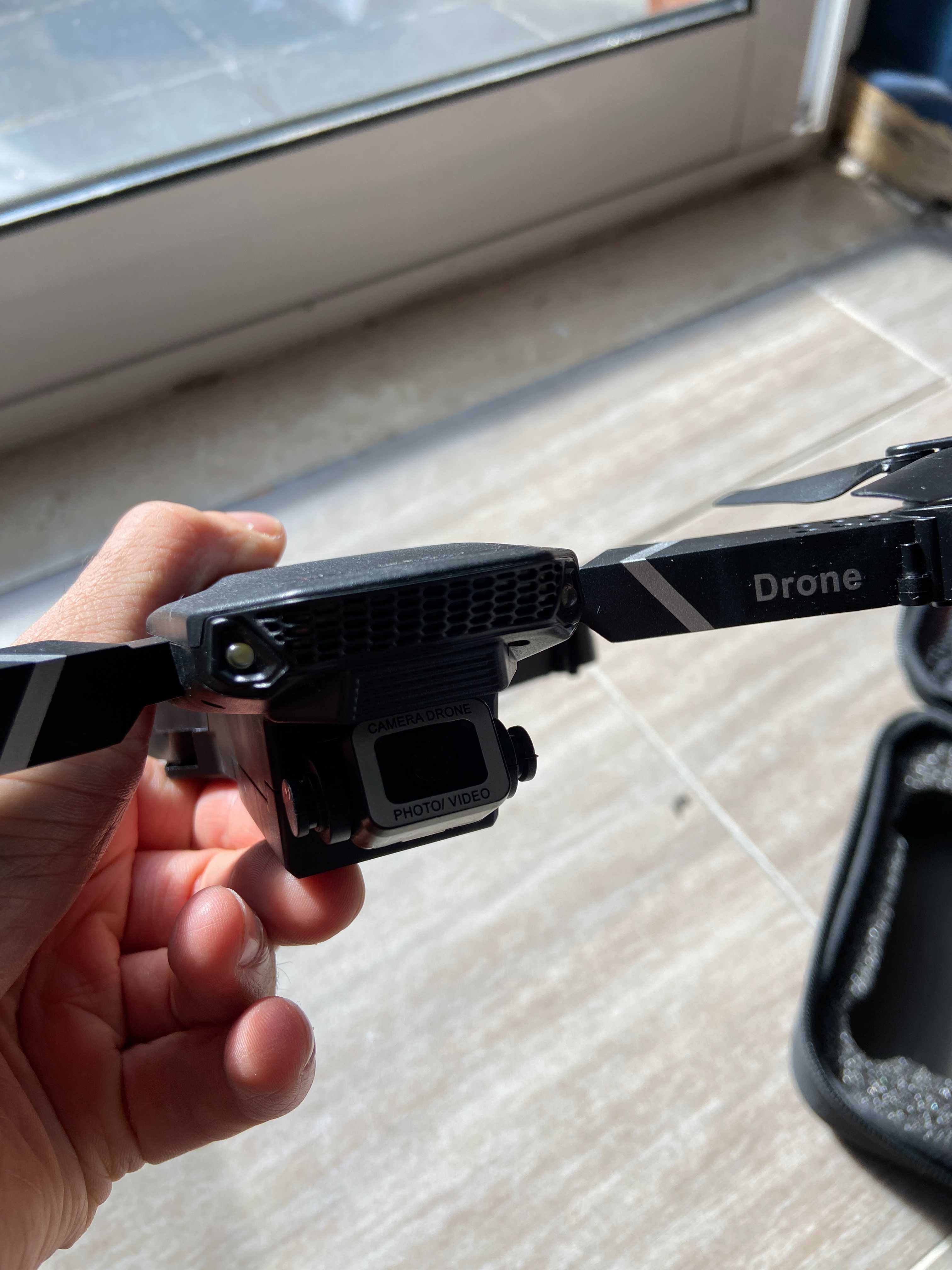 Mini Drone com Câmara + Comando + App para Telemóvel