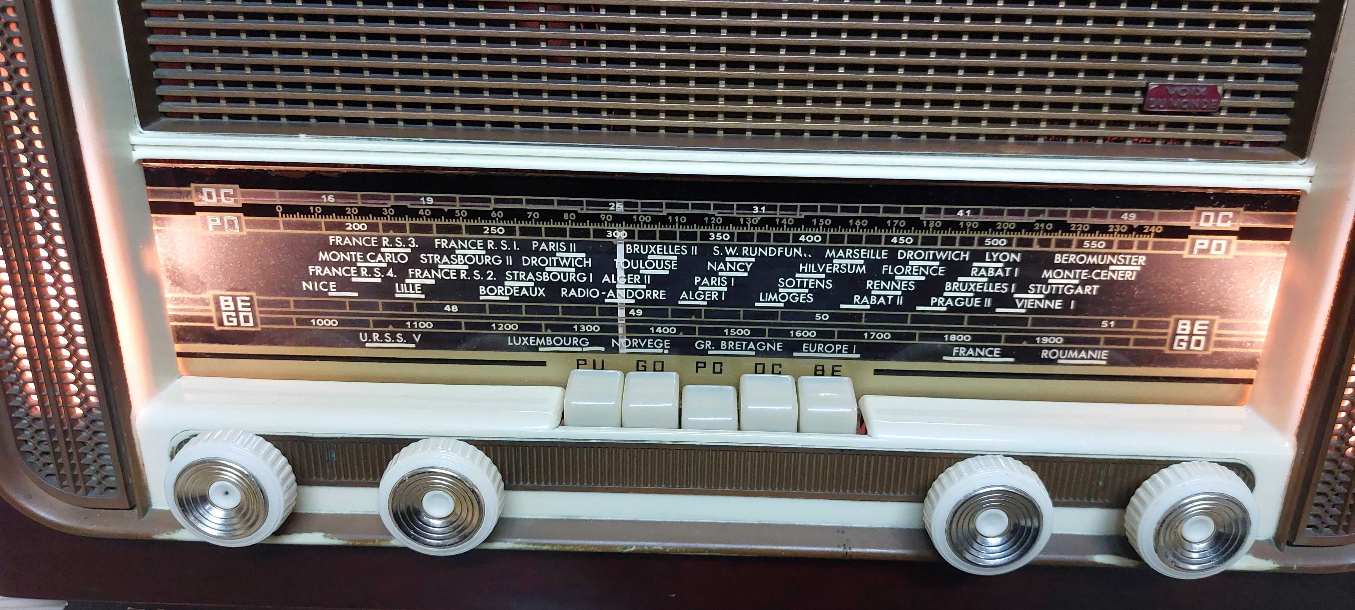 Rádio antigo Ducretet Thomson a válvulas