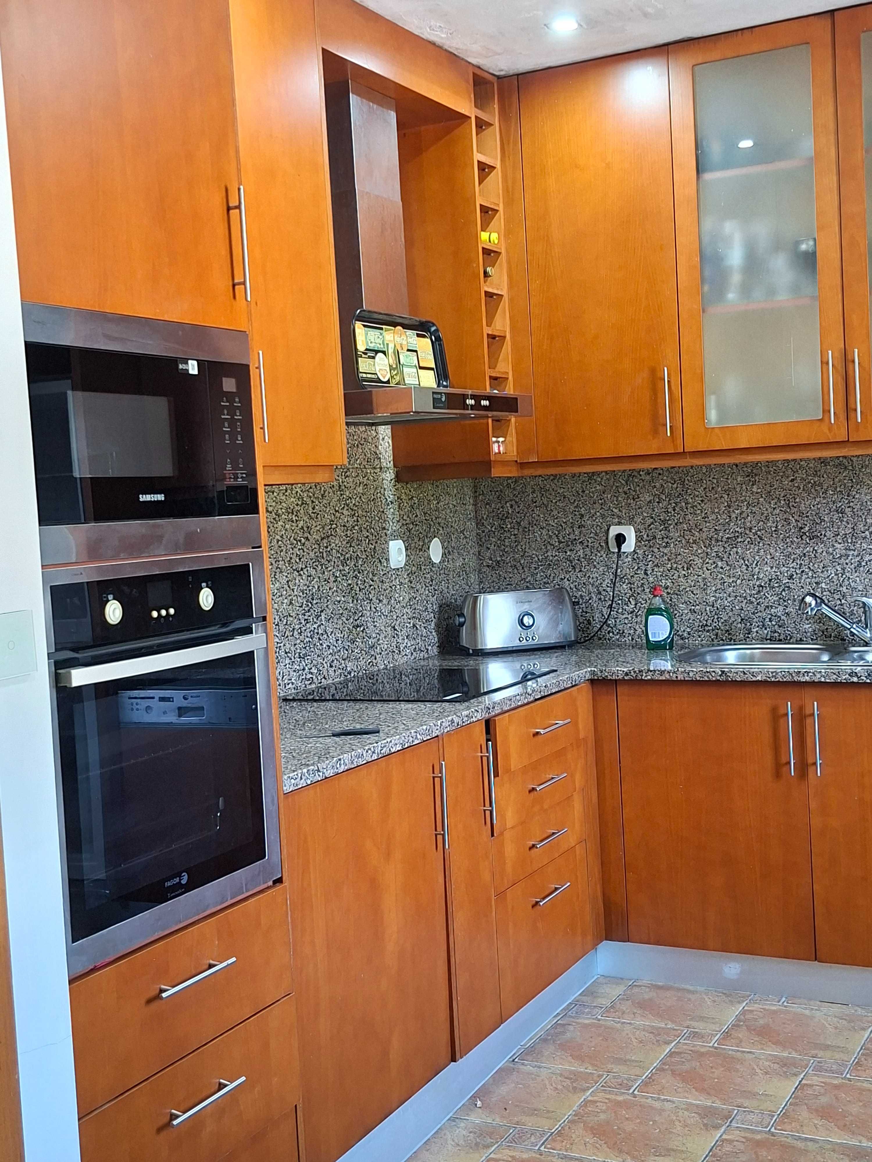 Arrenda-se Casa em local tranquilo, com natureza e conforto