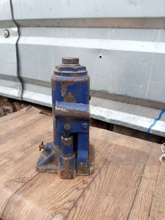 Продам Домкрат на 3т в робочому стані