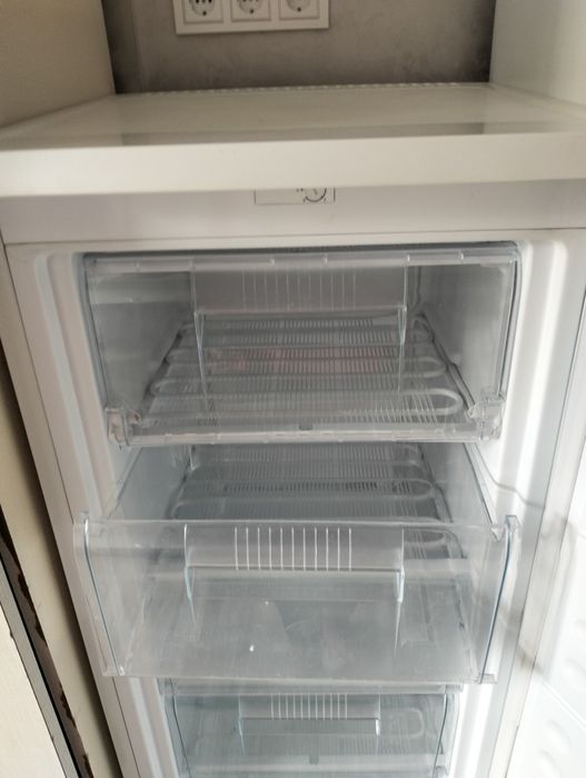 Морозильна камера Elenberg