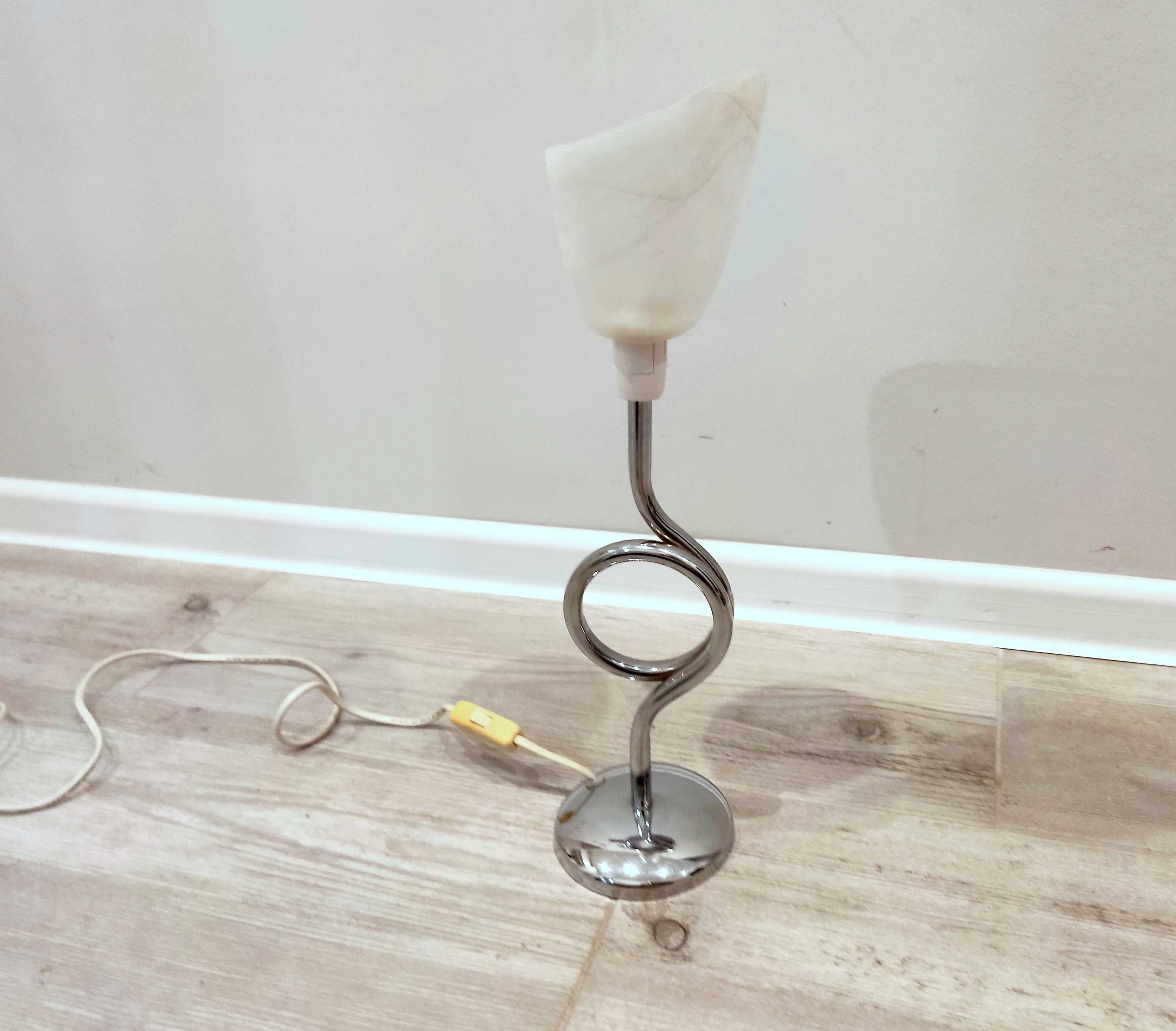 Lampa stojąca metalowa wysoka 42 cm srebrna szklany klosz lampka nocna
