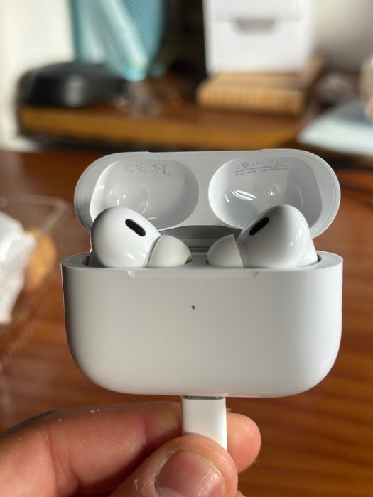 Airpods Pro APPLE 2ª Geração USB-C (In Ear - Microfone