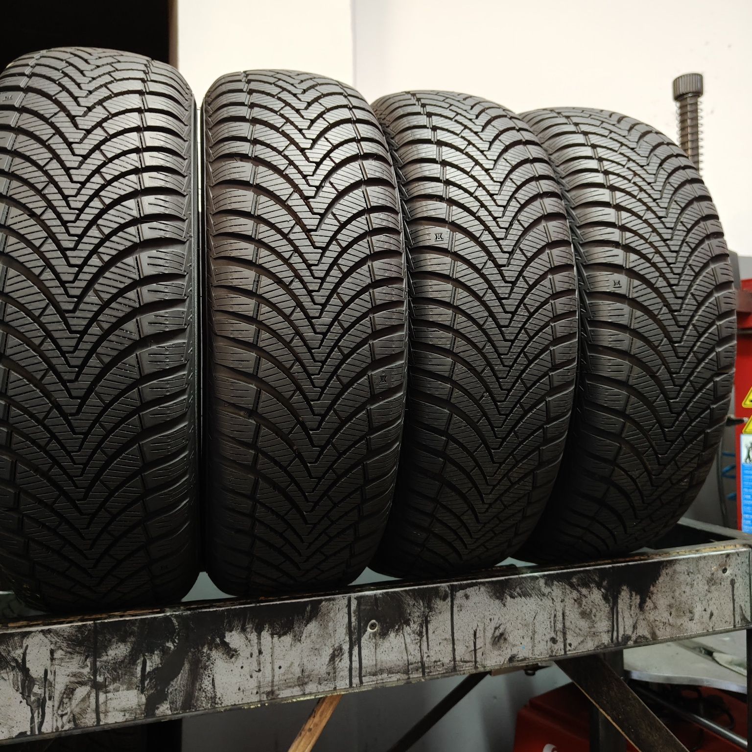185/65/15 Sprzedam komplet opon całorocznych Kumho