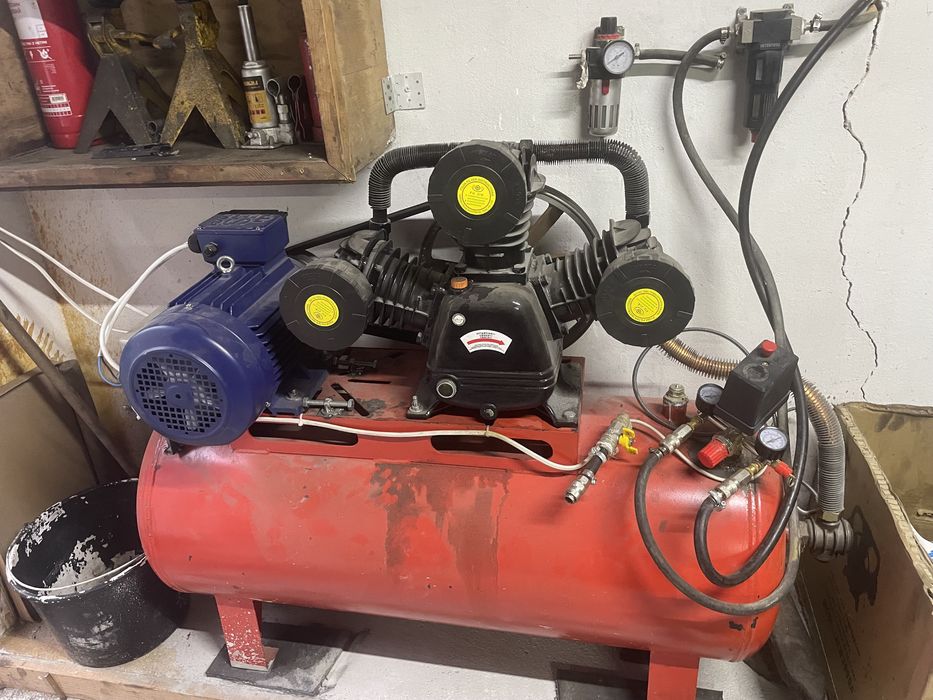 Продам компресор 300л