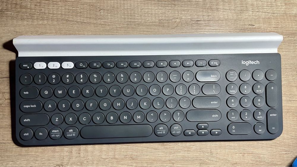 Клавіатура Logitech K780 + акумуляторні батарейки