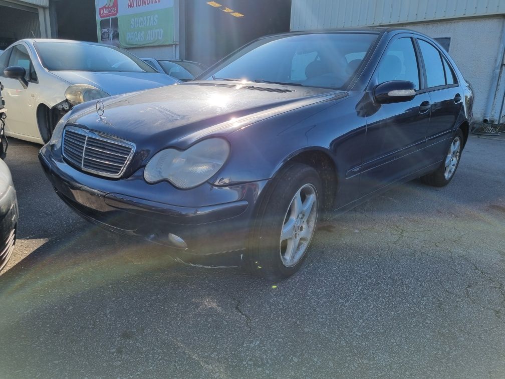 Mercedes-Benz W203 Classic C 220 CDi 143 CV de 2001 para peças