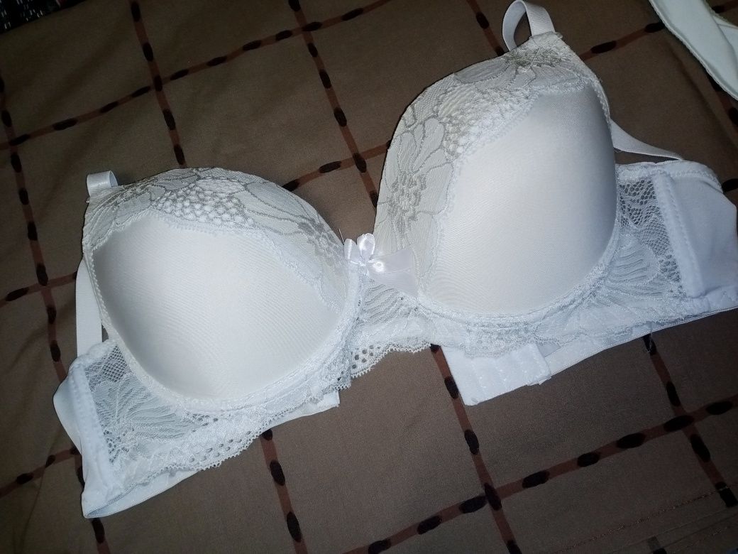 Продам бюстики чашка D