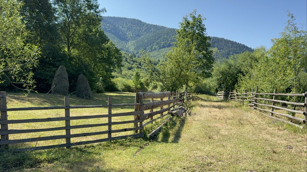 Продається 10 сотих у горах в курортному селі