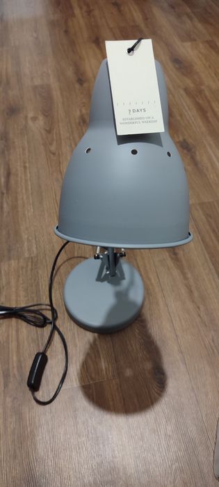 Настільна лампа нова