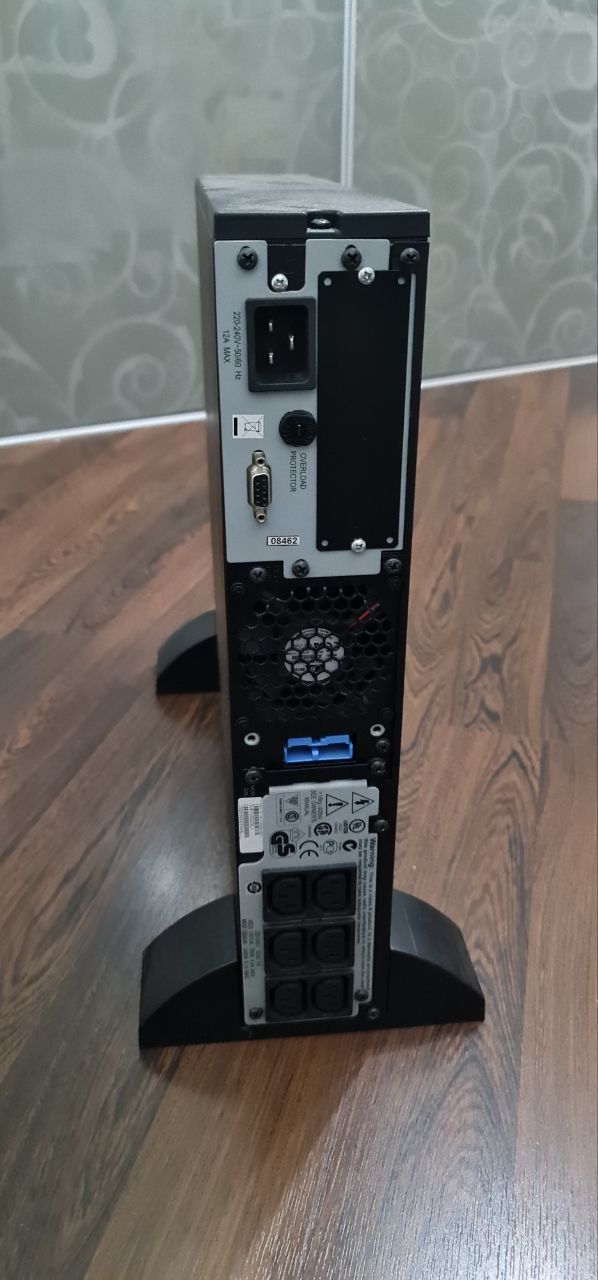 Источник бесперебойного питания ИБП APC SMART-UPS RT 2000 ВА