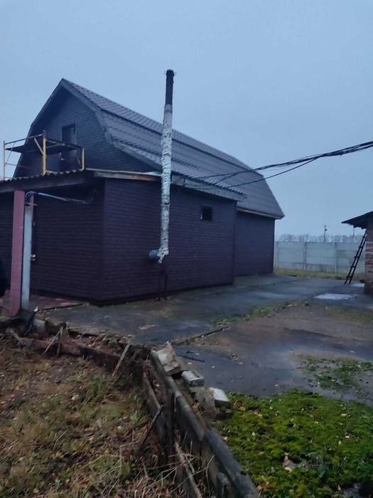 Продам приватизированный земельный участок с постройками в Равнополье