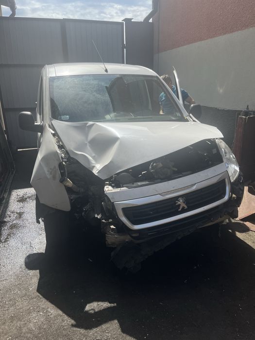 Peugeot Partner krajowy lampa i inne