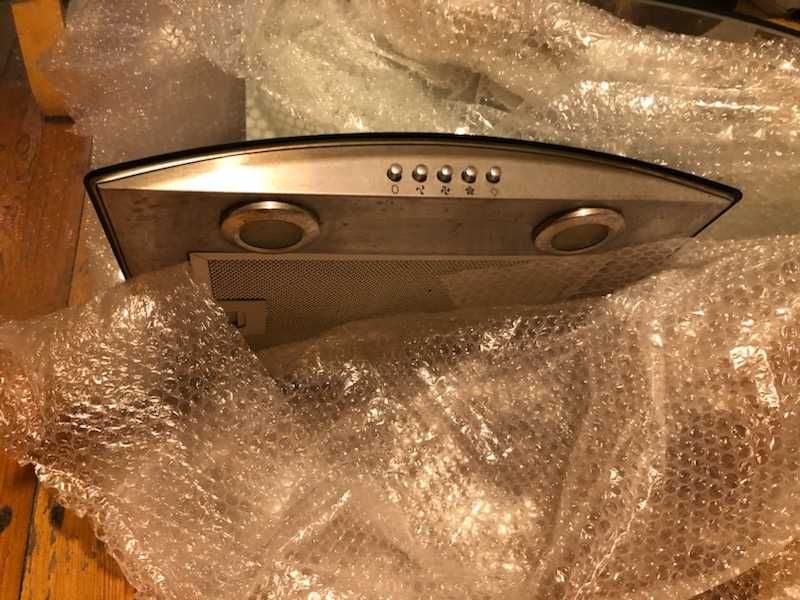 Okap kuchenny ze szklaną ramą